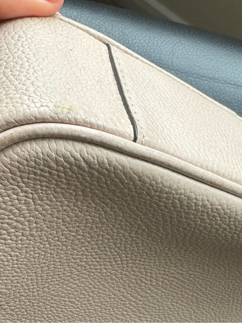 Michael Kors Pebbled Leather Crossbody in Light Beige with Gold Hardware - Picture 4 of 9